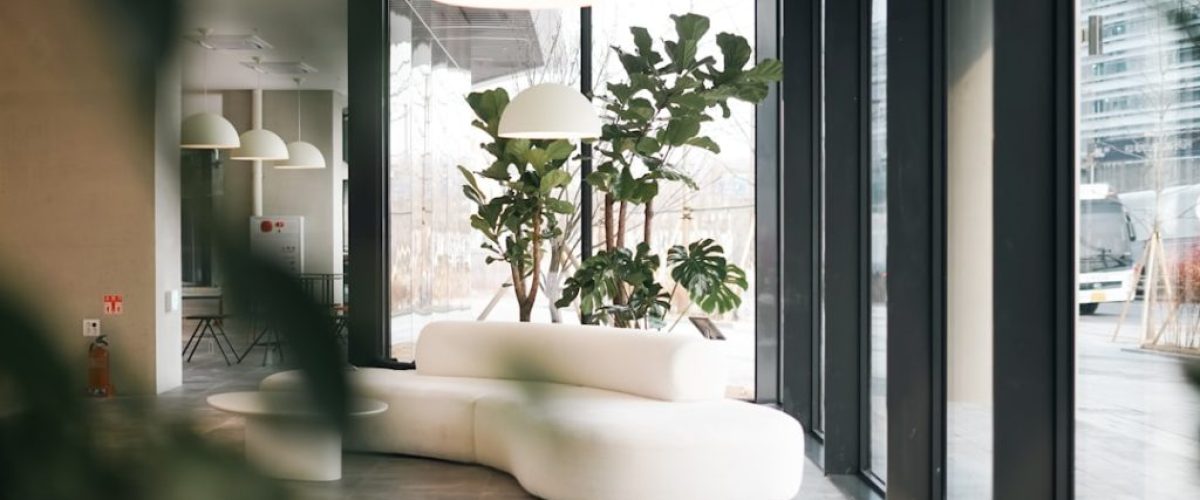 Zrównoważone materiały w architekturze wnętrz – przegląd i inspiracje